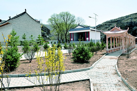 平凉崆峒区麻武乡的文化舞台和休闲长廊（图）