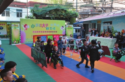 兰州市民勤街社区亲子同台表演 营造健康向上家庭氛围（图）