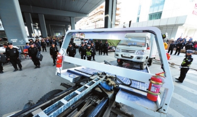 兰州七里河联合多部门整治医院流动“水果车”