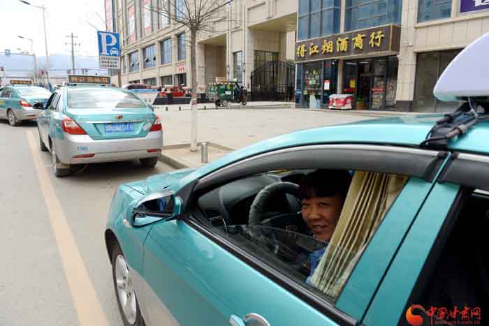 兰州市榆中县设置出租车专用停靠位 规范出租车上下客