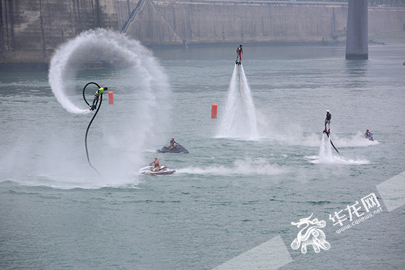 第七届中国摩托艇联赛开赛 “速度与激情”在彭水上演