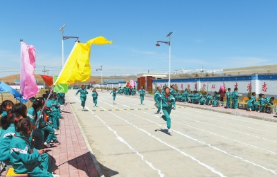 武威市天祝县对全县中小学生活用房和运动场进行整体改造（图）