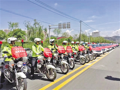 高考期间 兰州交警部门安排170辆“高考直通车”为考生“保驾护航” 