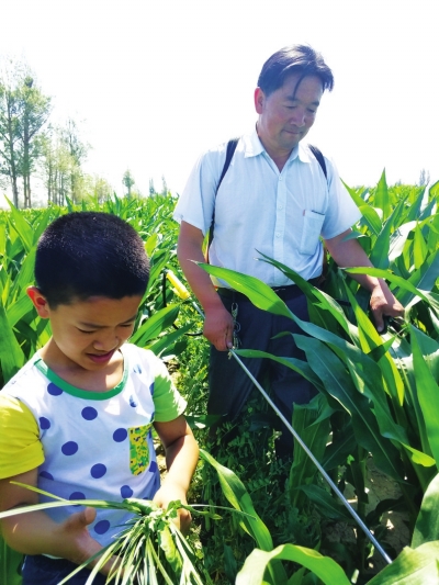 “阳光小男孩”人小志坚——记武威少年何鹏元（图）