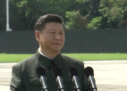 习近平检阅中国人民解放军驻香港部队
