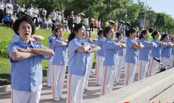 千人齐舞舞动中国梦 兰州市民共同唱响“核心价值观”之歌（图）