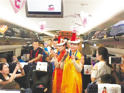 甘肃省旅发委联合丝路沿线13市旅游局在西安北车站开展大型宣传活动