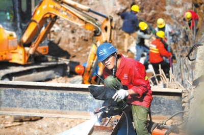 甘肃：致敬！高温下的地铁建设者（组图）