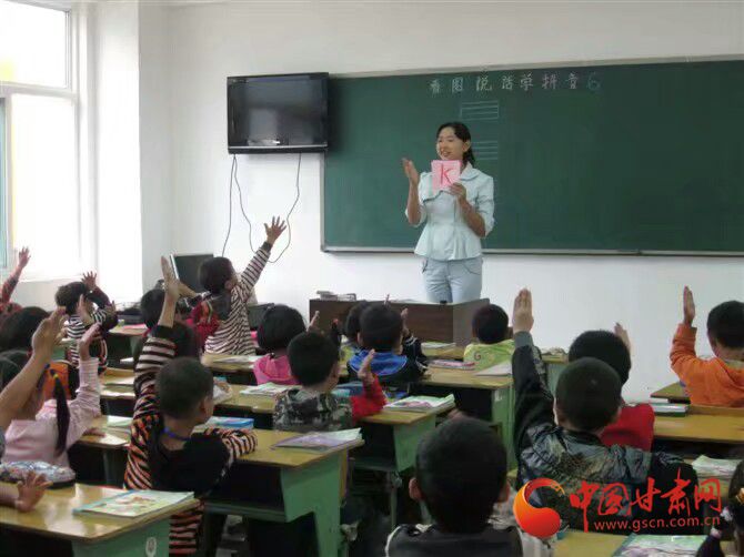 【新闻学子重走西北角】陈雪：从黎明到傍晚，我带着六个孩子跨过大山