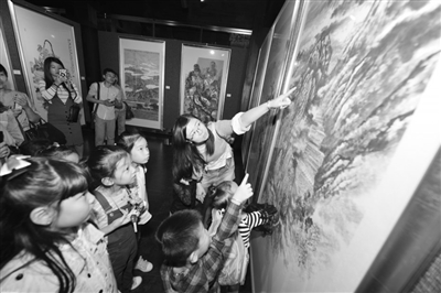 “黄河之都·金城兰州”兰州市美术书法摄影作品走进新疆（图）