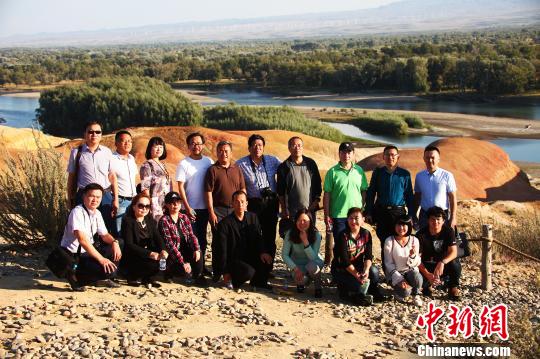 北疆作家研修班在新疆北部金山书院举行