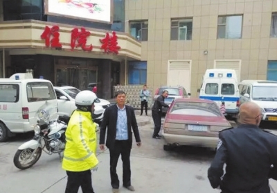 兰州交警：病人大出血警车开道护送就医（图）