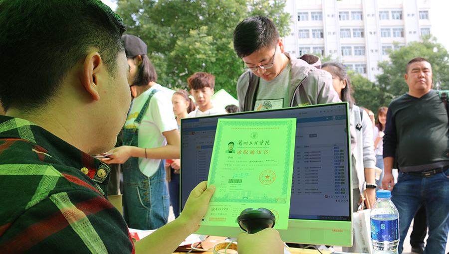 开学季|甘肃高校“智慧”迎新 “萌新”享受便捷福利（图）