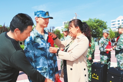 兰州市皋兰县举行2017年夏秋季新兵欢送活动（图）