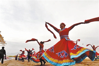 首届“丝绸之路那达慕”(肃北蒙古族自治县)文化旅游节开幕