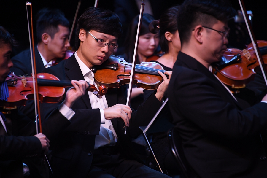 中国爱乐乐团走进甘肃高校 带来音乐盛宴（组图）
