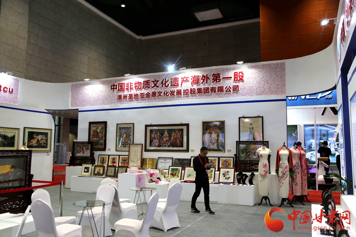 聚焦第二届敦煌文博会丝路展品引驻足甘肃特色齐亮相组图