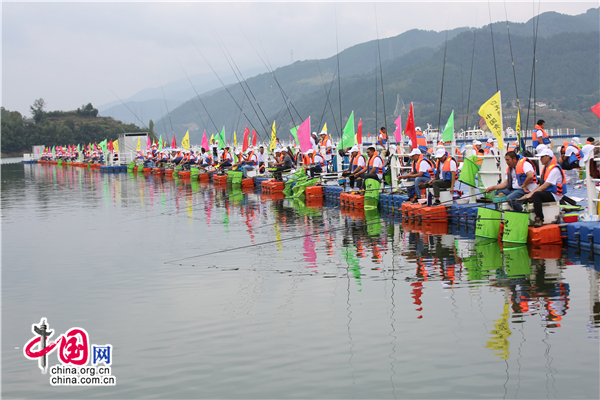 中国青川?白龙湖搏鱼大赛落幕 成都队摘冠
