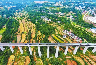 走近兰渝大通道 兰渝铁路今日全线开通运营