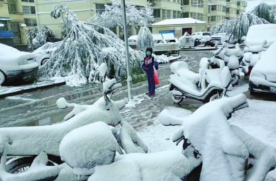 兰州：雨雪突袭气温骤降