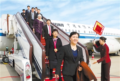 甘肃省出席党的十九大代表抵京