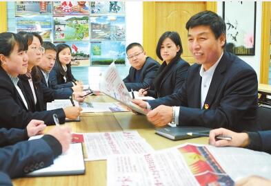 甘肃省党员干部群众认真收看收听十九大开幕盛况