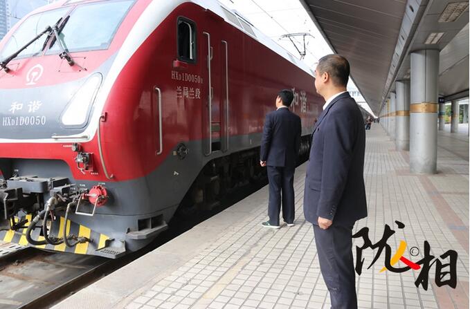 【陇人相·我的这五年】十年如一日风雨无阻  铁路生命线上的守护者