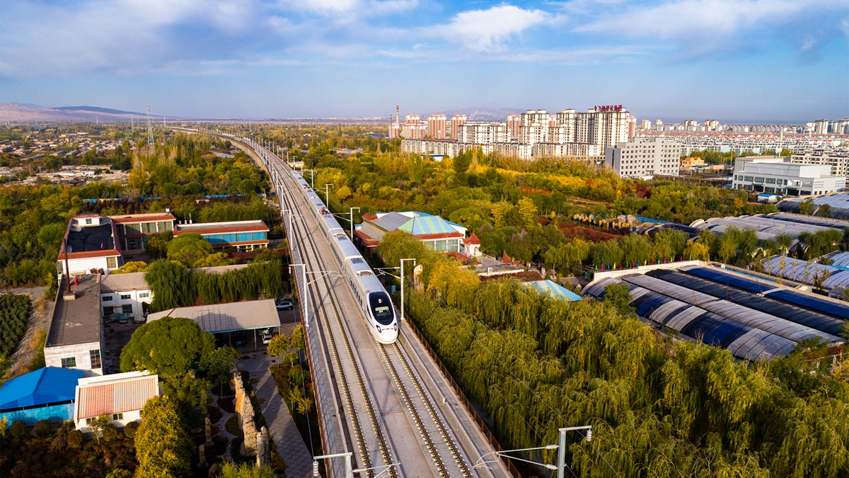 【践行十九大 全景看甘肃】高铁时代