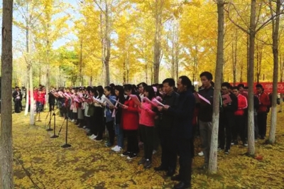 兰州理工大师生开展“我学习我践行”活动 手绘百米长卷诵读马列经典 