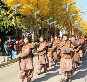 “大秦勇士”甘肃天水街头“巡逻”