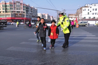 兰州市交通大整治10个月 强力倒逼交通参与者依法遵守文明交通（图）