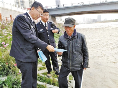 兰州市开展野生动物保护执法宣传活动（图）