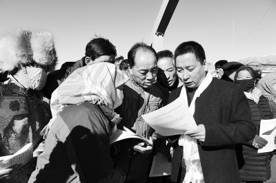 武威天祝县藏语办工作人员将党的十九大报告主