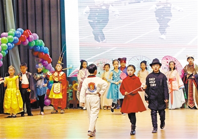 北京第二实验小学兰州分校：一场特殊的“十岁成长礼”（图）