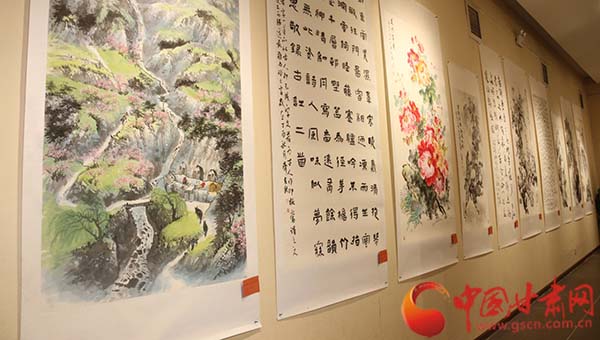 民盟甘肃省委爱心扶贫书画作品义拍在兰举行 共拍出书画作品200幅（图）