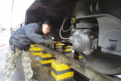 12月28日新列车运行图将实施 兰州车辆段多举措确保列车平稳运行（图）