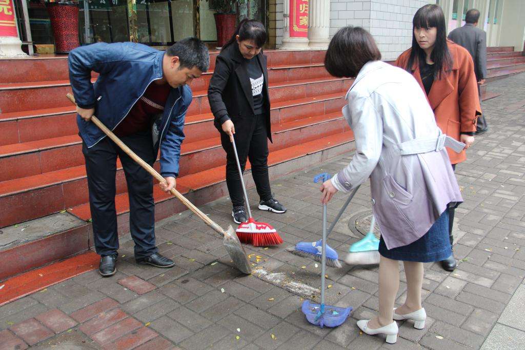 甘肃玉门市开展全域无垃圾治理行动侧记