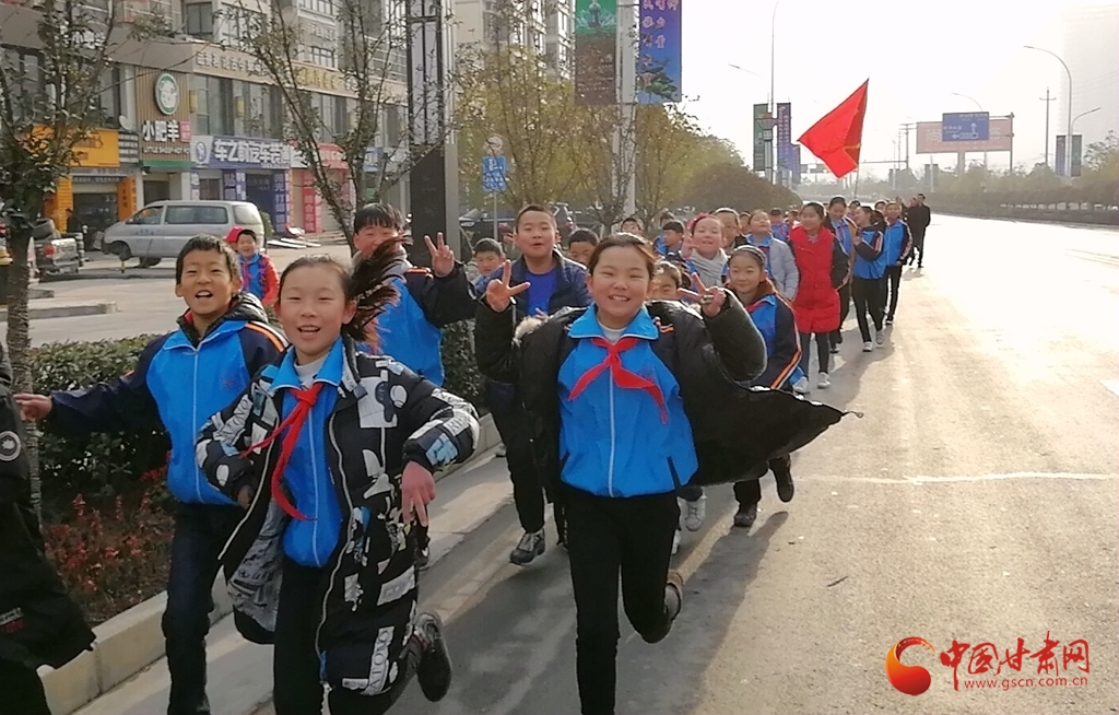 甘肃陇南：万人长跑迎新年