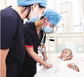 3岁女童重症肺炎命悬一线 甘肃省妇幼保健院医护人员合力抢救转危为安