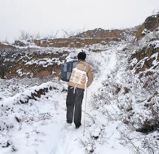 大雪封山老师把试卷背上山 天水西坪初中期末考试如期进行