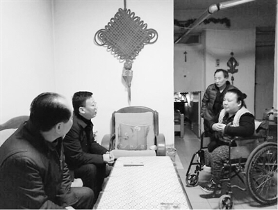 多方协力 兰州低保户张燕拿上公租房钥匙
