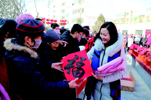 酒泉肃州区举办“送吉送福送春联 十九大精神进万家”活动（图）