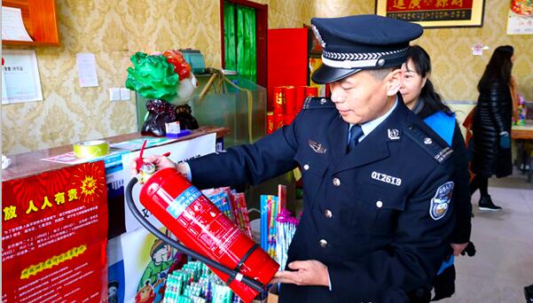 【新春走基层】兰州市烟花爆竹经营安全管控力度大 网格化监管助力平安过年（组图）