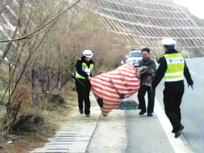 定西：高速公路上“不回家的人”