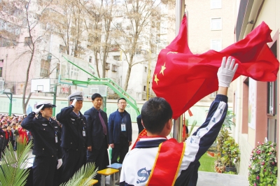 兰州市40万中小学生迎来开学第一天（图）