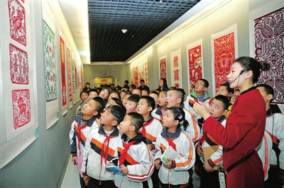 首届陇东民间剪纸艺术作品展在庆阳市博物馆开展