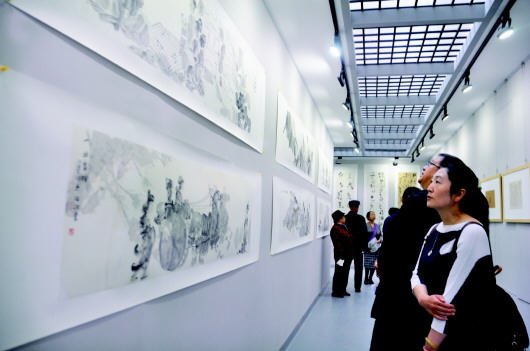 “其水若酒”水墨汉唐庆五一书法美术作品展在酒泉肃州区开展（图）