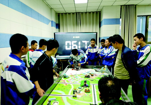 酒泉代表队在第33届甘肃省青少年创新科技大赛上喜获佳绩（图）