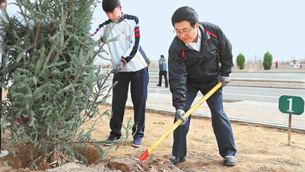 甘肃省城兰州举行义务植树活动 林铎唐仁健张建胜孙伟等参加