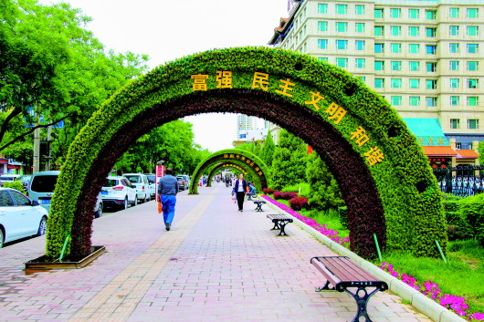 人在花间行 车在绿中走——酒泉肃州区全力打造生态宜居城市